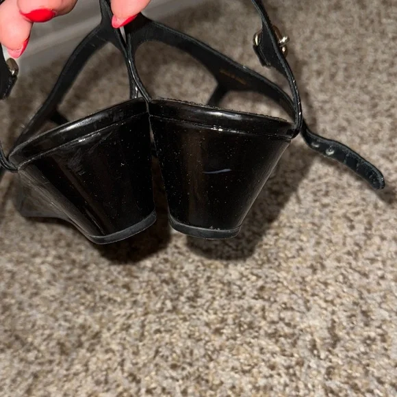 Prada Elegant Black and Cream Sandals - Picture 4 of 7